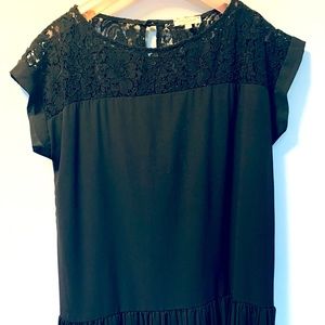 Cute Black Over size dress. Knee length, great condition never worn.